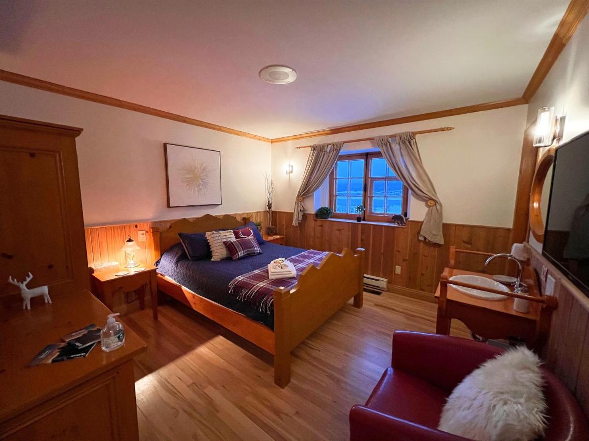 Auberge Au Poste De Traite Sainte-Famille 외부 사진