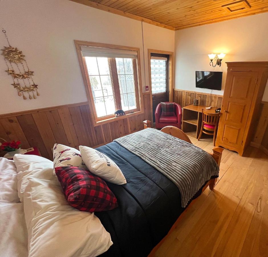 Auberge Au Poste De Traite Sainte-Famille 외부 사진